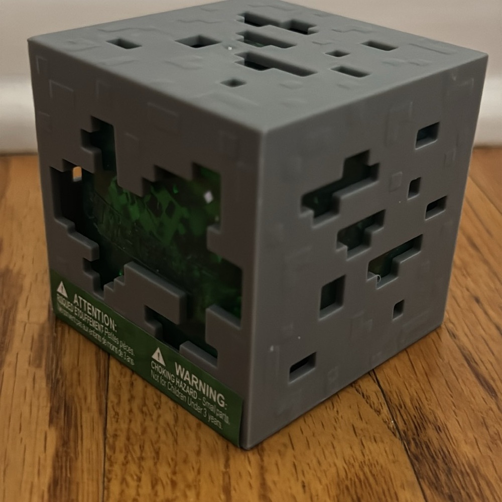 Minecraft Jelly Cube Squishy Toy - Picture 6 of 7